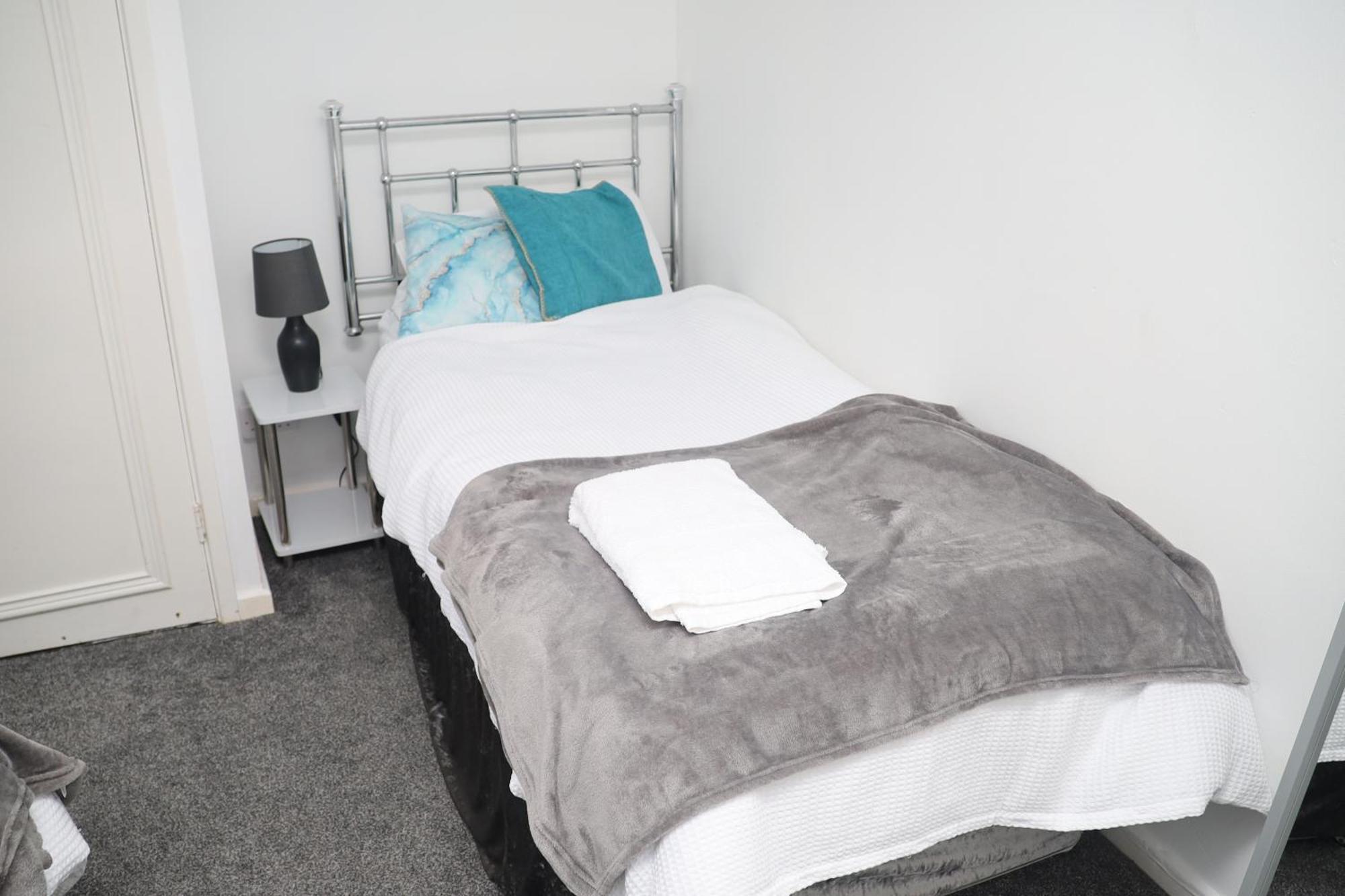 Superb 3 Bedroom Flat In Stafford Exterior photo