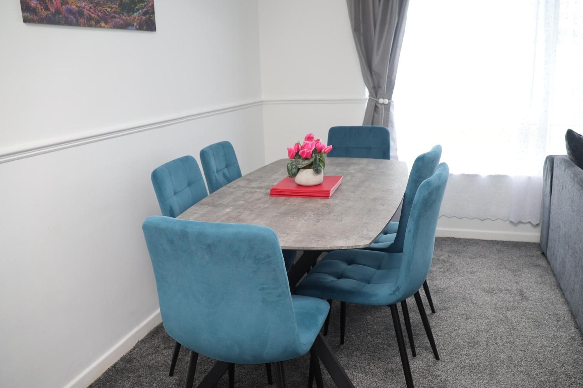Superb 3 Bedroom Flat In Stafford Exterior photo